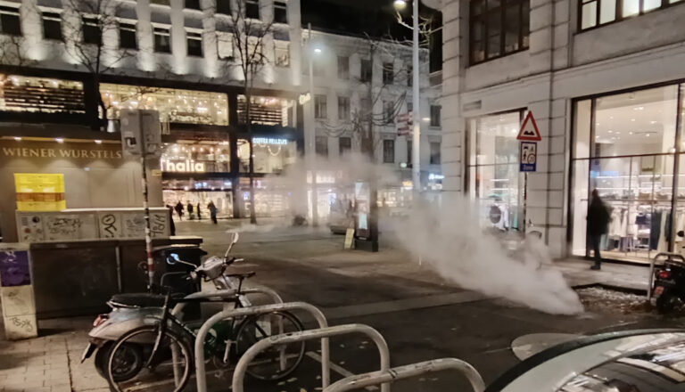 Mysteriöser Dampf auf Wiens Straßen? – Wir haben die Infos für euch