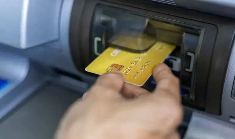 PIN auf der Bankkarte: In welchen Fällen das praktisch sein könnte
