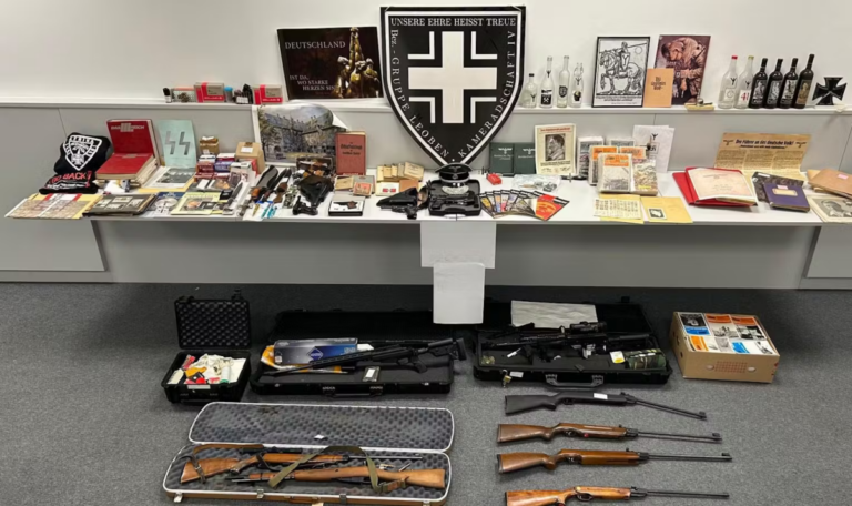 Geheimes Neonazi-Arsenal: Hitlergruß führt Ermittler zu Waffendepot
