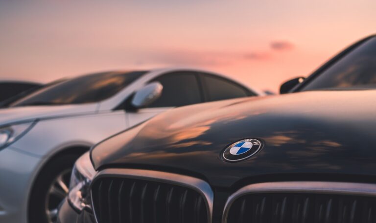 Gefälschte Zahlungen, echte Autos: Millionen-Betrug auf Willhaben