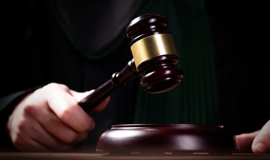 Jesidische Kinder (5 und 12) versklavt und missbraucht: Haftstrafen für IS-Paar