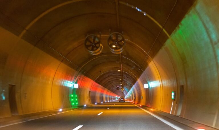 Sprengung im Felsgestein: Kroatiens teuerster Tunneldurchbruch beendet Stau-Misere