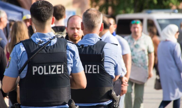 Darknet-Terrorist jagte Merkel und Scholz – Kopfgeld auf 20 Prominente