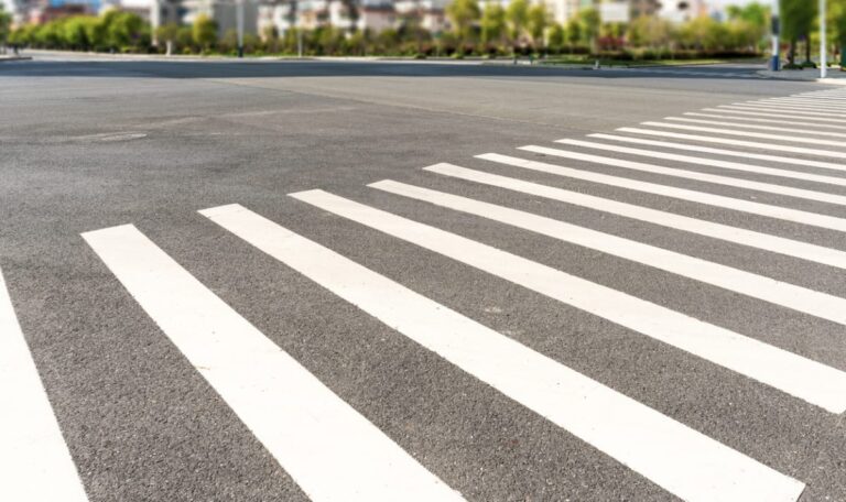 Nach Schutzweg-Crash: Verletzte Schülerin (16) sucht unbekannte Unfallfahrerin
