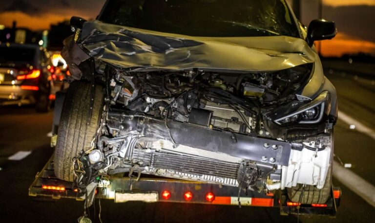 Illegales Autorennen endet tödlich – Opel schleudert in Gegenverkehr