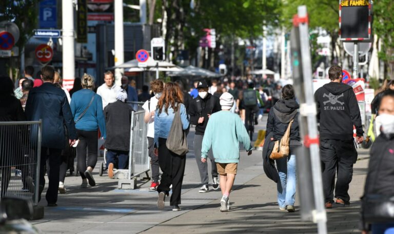 Blaue Punkte sollen Radler-Chaos auf der Mahü bändigen