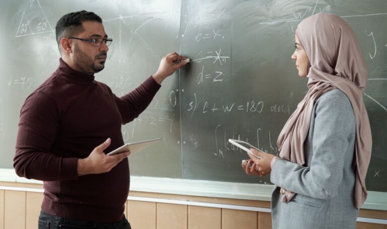 Handschlag verweigert: Muslimische Lehrer schocken Wiener Kolleginnen