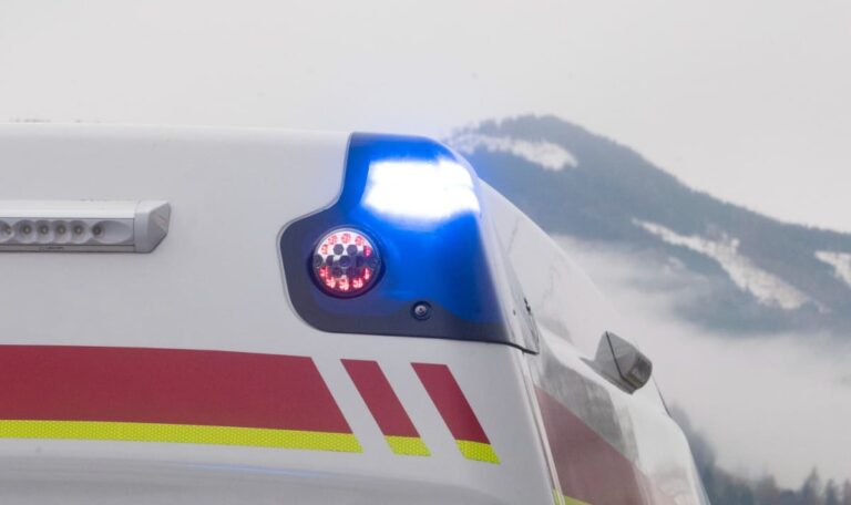 6-Jährige leblos im Schwimmbecken – Badegast wird zum Helden
