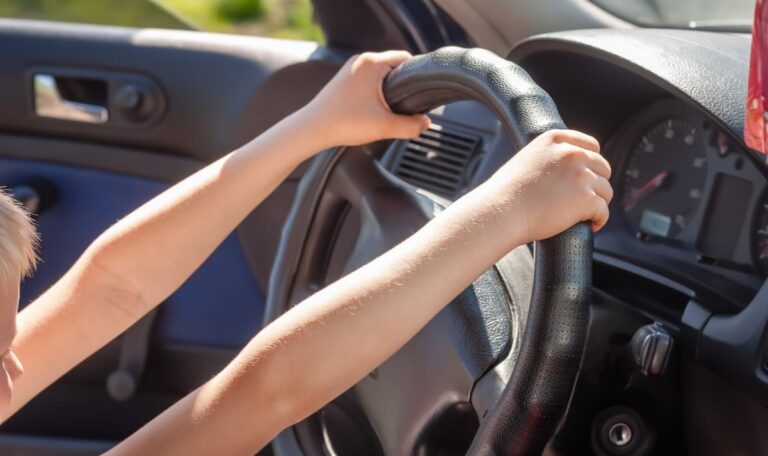 Nach Streit mit Mama: 10-Jähriger klaut Auto und düst nach Hause