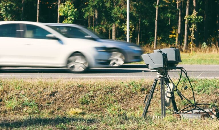 Mit 152 km/h durch 70er-Zone: Vier Temposünder im Visier der Polizei