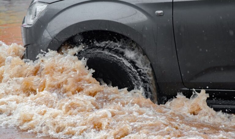 Schwere Unwetter am Balkan: 75-Jährige von Fluten mitgerissen