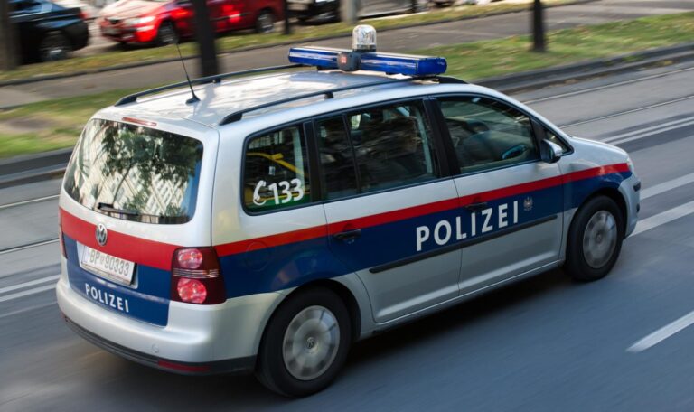 Kopf gegen Wand: 22-Jährige flieht blutend vor Ex-Freund
