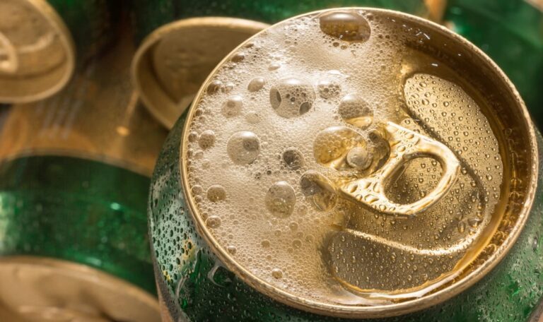 Dosenbier-Schock: Warum Österreicher plötzlich 30% weniger trinken