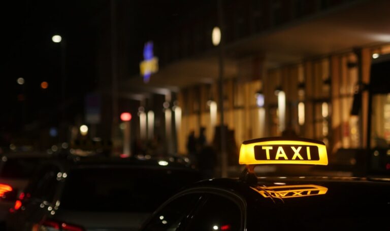 Messer am Hals: Vorarlberger Dialekt verrät Taxi-Räuber