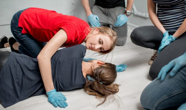 Notfallhelfer mit 17: Innsbrucker Gymnasium bildet Schüler zu Sanitätern aus