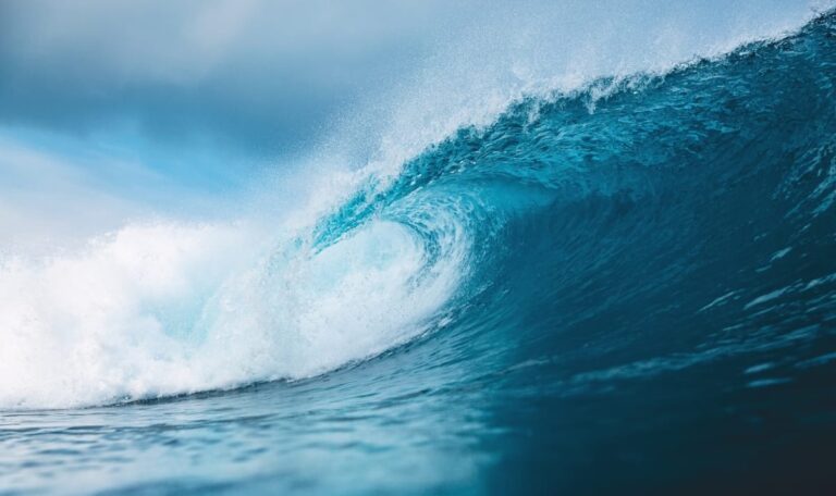 Zehn Menschen ins Meer gerissen: Tödliche Atlantik-Wucht trifft Urlauber
