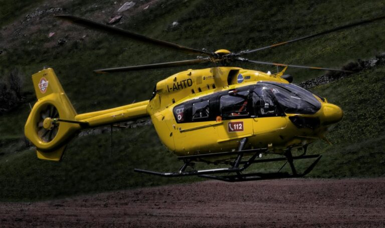 23-Jährige nach Kollision bewusstlos im Acker – Alkolenker flüchtet