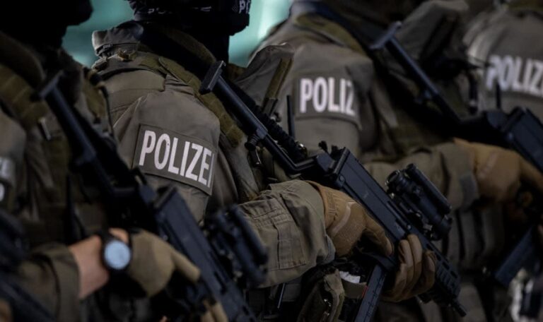 WEGA-Einsatz wegen Messerangriff – Bulgare versteckte sich unter Bett