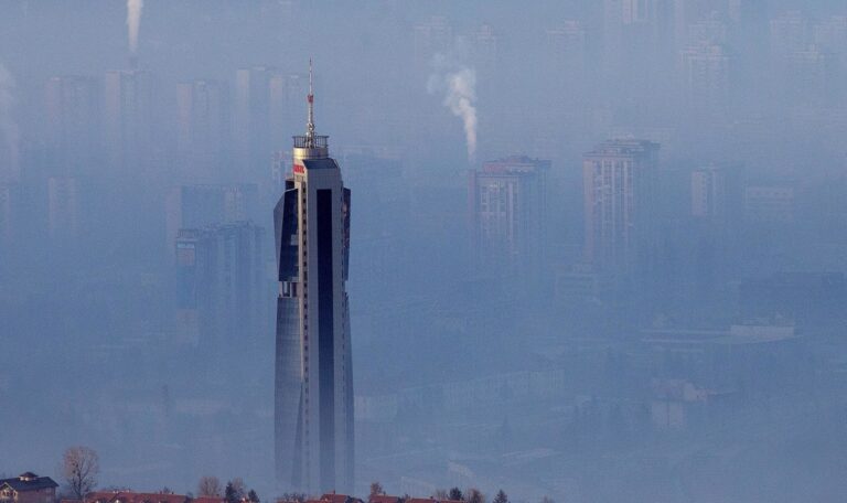 Smog-Alarm: Sarajevo wird von Flugzeugen gemieden