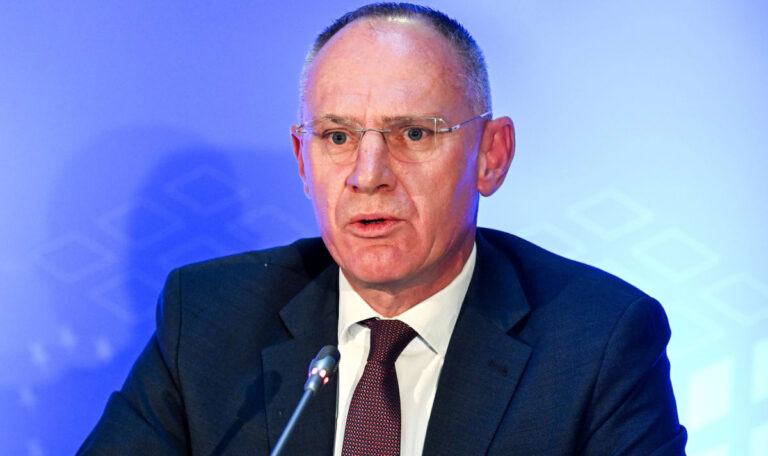 Karners brisanter Flüchtlingsplan: „Asylverfahren in Österreich absolute Ausnahme