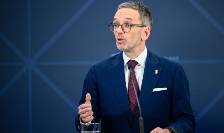 Kickl-Triumph: FPÖ überflügelt Regierungsparteien mit Rekordwerten