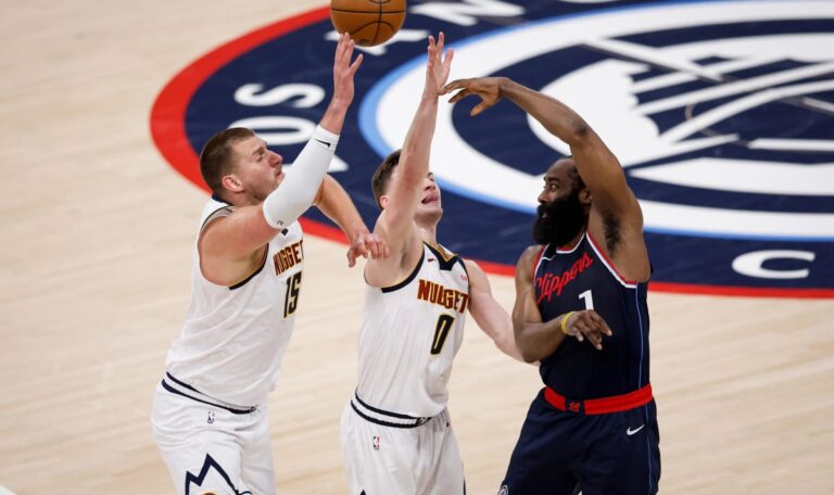 Schock für Denver: Jokic nach Horror-Szene humpelnd in Kabine