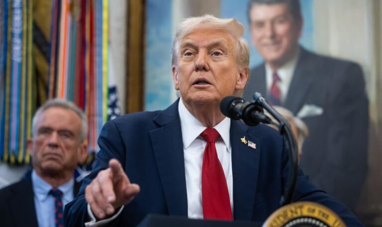 Neugeborenen-Schutz gekippt: Trump lässt Impfvorschriften für Kinder überprüfen