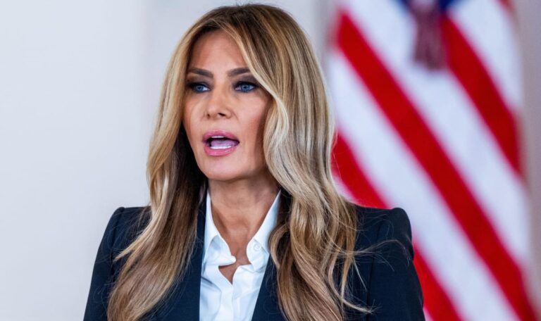 Goldene Kulisse, kühles Herz: Melania verpasst Trumps Triumph