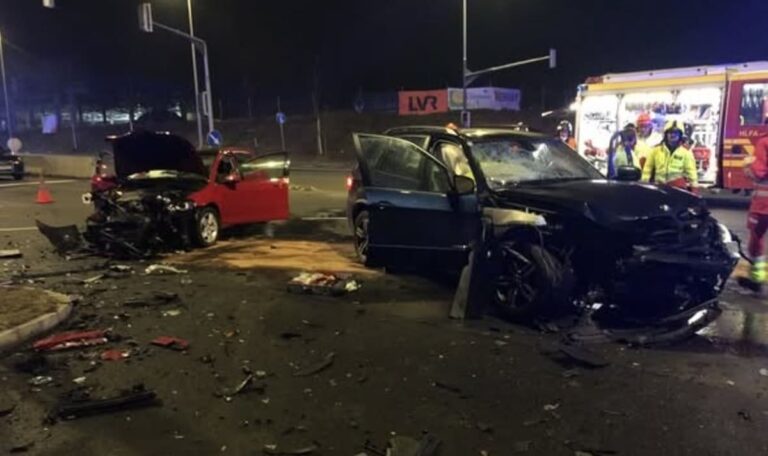 Baby verletzt: Streifenwagen kollidieren auf dem Weg zu Unfall am Gürtel (FOTOS)