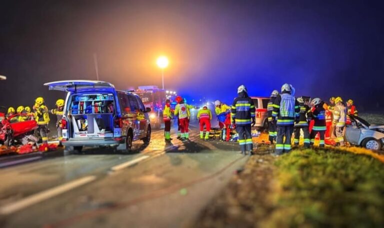 Tödliches Überholmanöver: 61-Jähriger stirbt bei Frontal-Crash