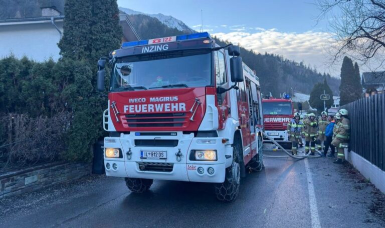Offenes Kaminrohr löst Inferno aus – Mutter rettet sich mit Kindern ins Freie