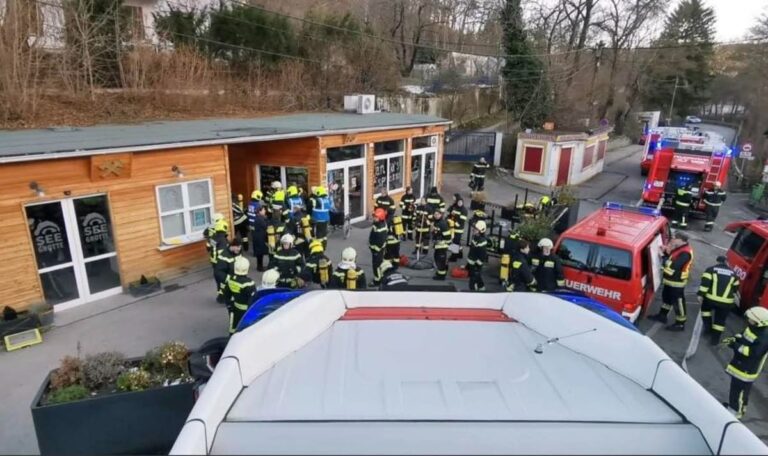 Feueralarm in beliebtem Ausflugsziel – Großeinsatz in Seegrotte (FOTOS)