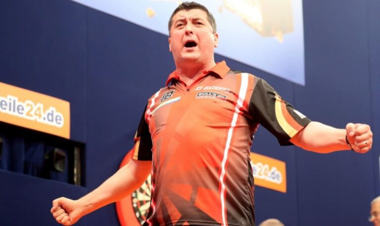 Wiener Darts-Held kämpft sich in WM-Runde 3: Suljovic wirft Favorit Cullen raus