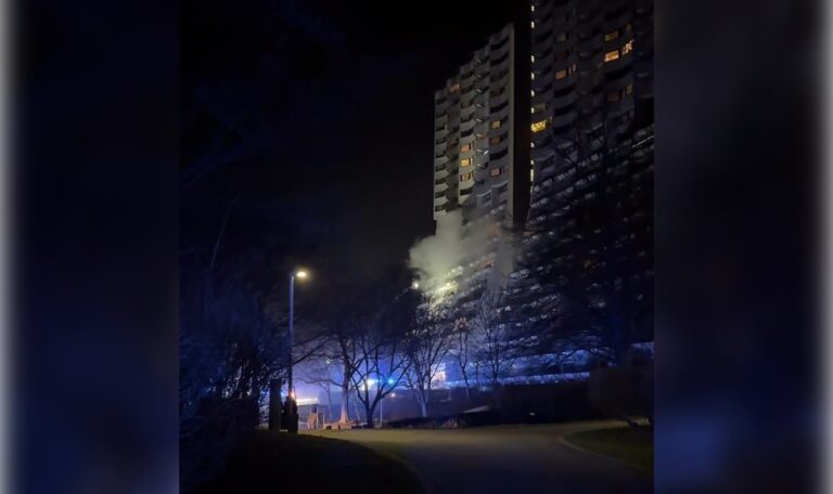 Tragische Wendung bei Alterlaa-Brand: Toter auf Balkon entdeckt