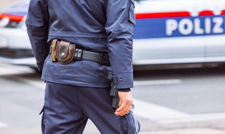 Polizist in U-Haft: Kollegen mit Waffe bedroht – Waffenarsenal entdeckt