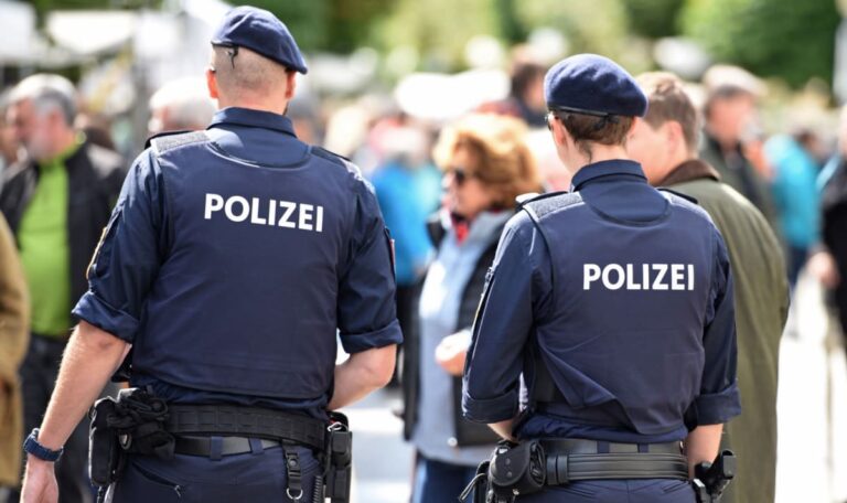U-Bahn-Attacke: Frau stellt Bosnierin und Syrer nach Überfall selbst zur Rede