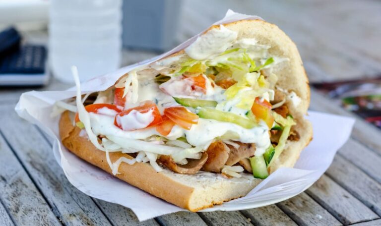 Döner wichtiger als Dienstplan – Busfahrerin sorgt für Verkehrschaos