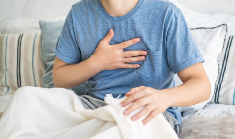 Tödliche Morgenroutine: 90 Prozent der Herzinfarkte beginnen mit diesem Fehler im Bett