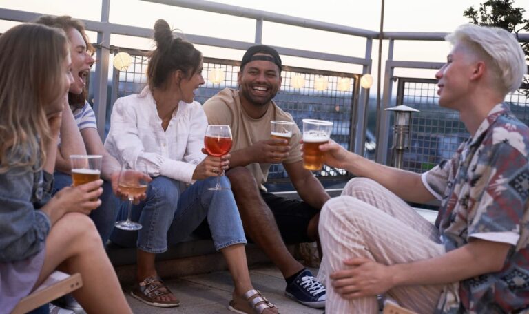 Trendwende im Trinkverhalten: Alpenbewohner europaweit Spitzenreiter bei alkoholfreien Drinks