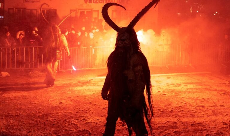 Horror-Krampus zieht Mädchen (13) in brennende Fackel – Täter gefasst