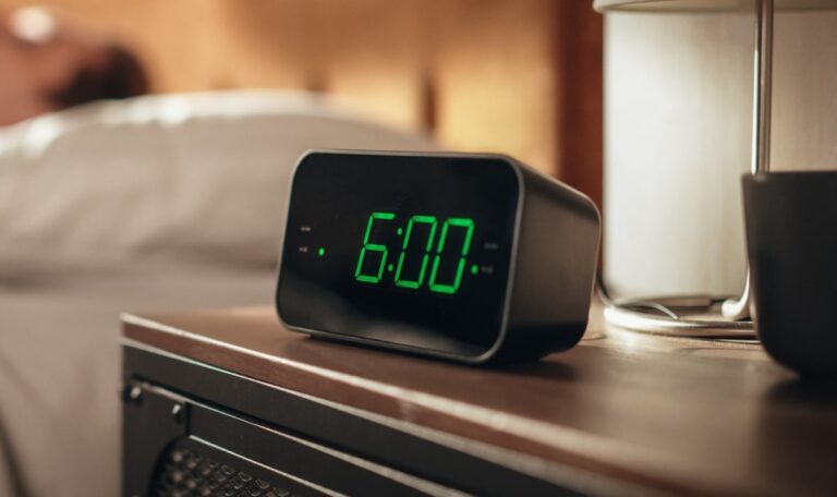 Schluss mit dem Snooze! So trickst man den Körper beim Aufstehen aus