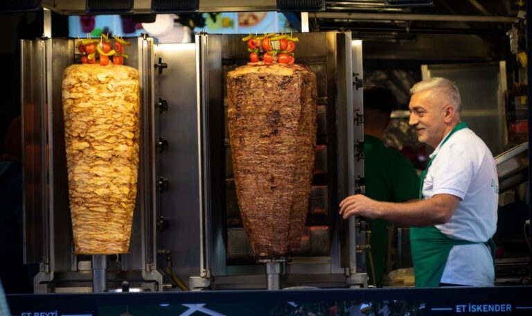 Döner-Ansturm erwartet: Kultimbiss verschenkt Kebab in Floridsdorf