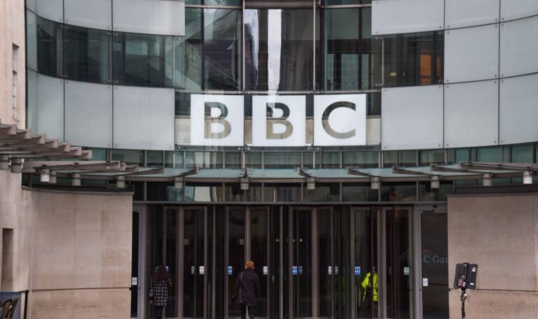 Werden uns verteidigen“: BBC trotzt Trumps 10-Milliarden-Klage