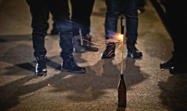 Abgerissene Finger, verbrannte Hände: Wer zu Silvester am meisten gefährdet ist