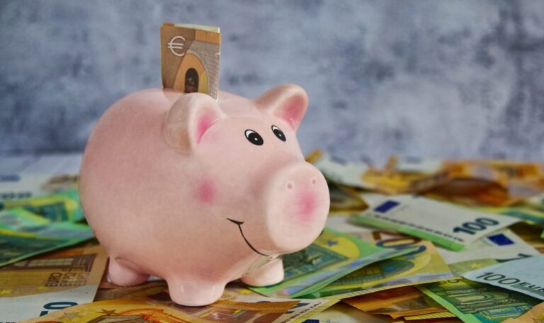 AK schlägt Alarm: Familien können mit diesem Trick hunderte Euro retten