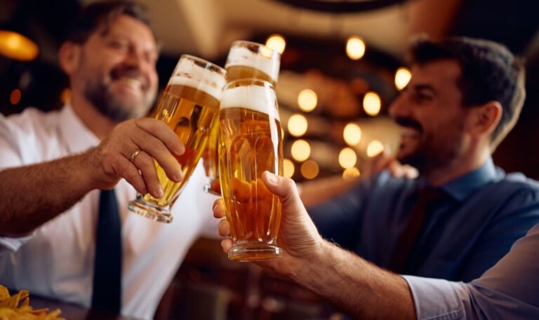 Kostendruck trifft Biertrinker: Marktführer kündigt 3,2-Prozent-Anstieg an
