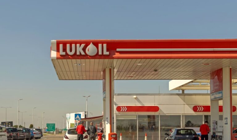 Vom Pornhub-Milliardär zum Öl-Giganten: Österreicher will Lukoil-Imperium kaufen