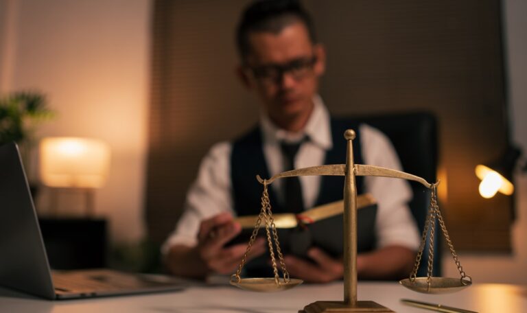 Tiroler tappt in Anlagebetrug – dann schlägt falscher Anwalt zu