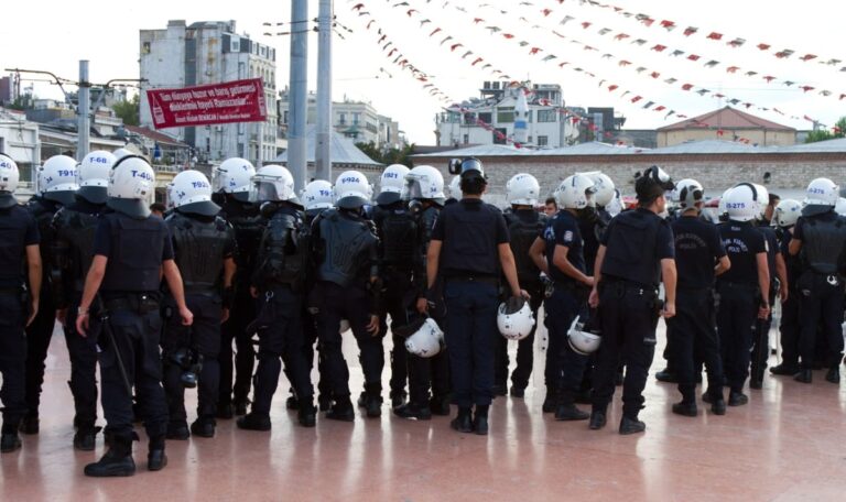 Nach tödlichem Anti-Terror-Einsatz: Türkei schlägt massiv gegen IS zu