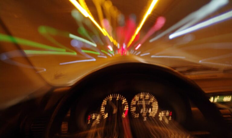 1,6 Promille: Polizei stoppt Alkolenkerin mit ungesichertem Baby